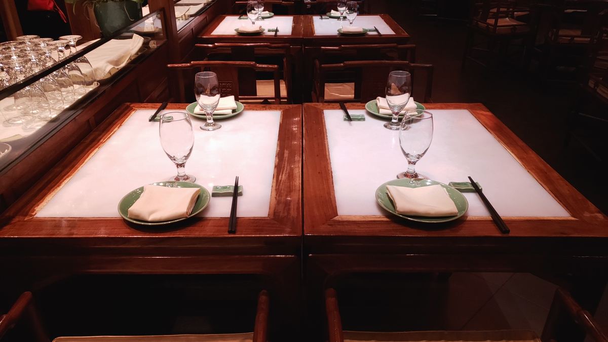 Elegant candlelit restaurant table set with white tablecloth and fine glassware